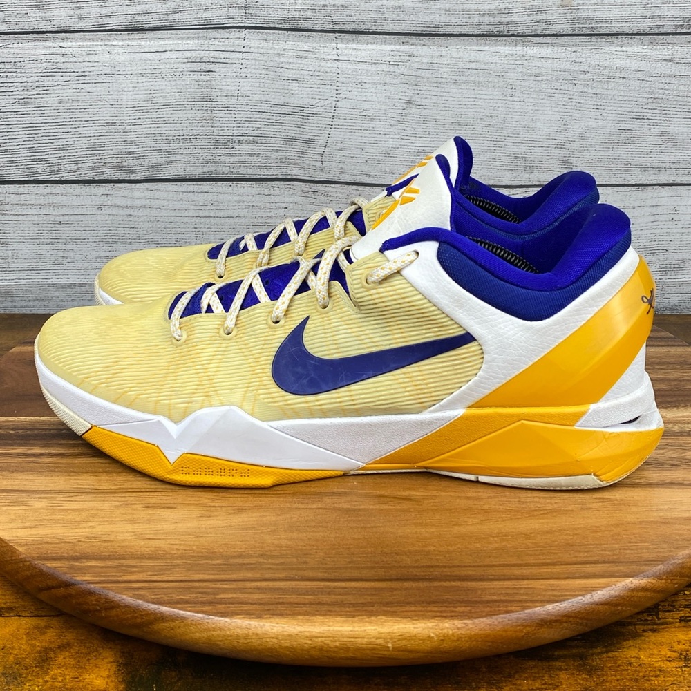 Nike Kobe 7 System Lakers Home Basketball Shoe 488371-101 Men’s Shoe Size 13